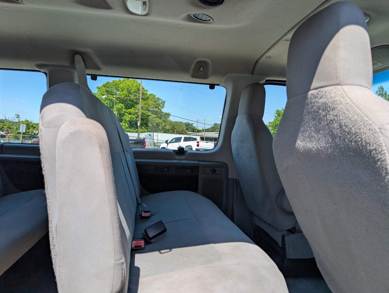 Ford Econoline Wagon E-350 XLT Super Duty 2013