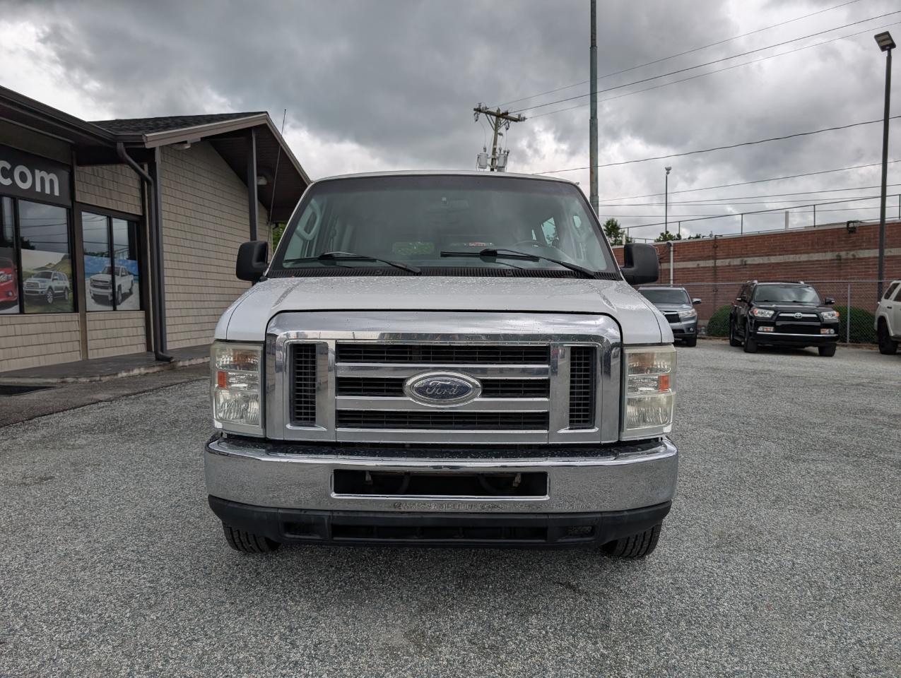 Ford Econoline Wagon E-350 XLT Super Duty 2013