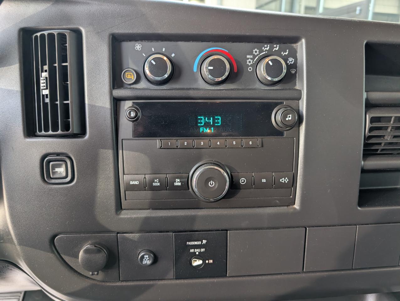 GMC Savana Passenger  2013