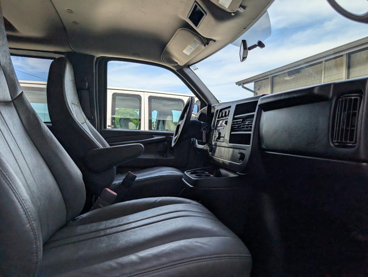GMC Savana Passenger  2013
