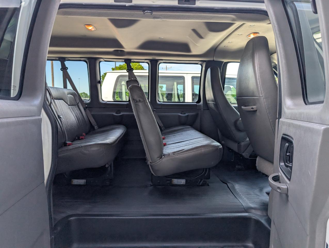 GMC Savana Passenger  2013