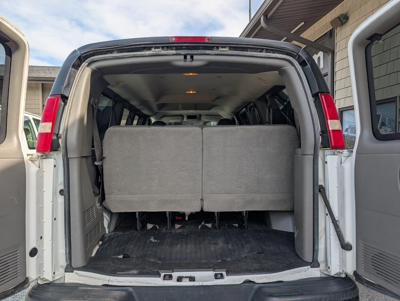 GMC Savana Passenger  2013