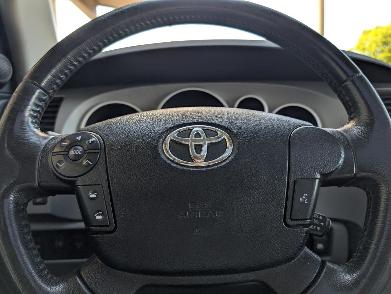 Toyota Tundra Limited CrewMax 4WD 2011