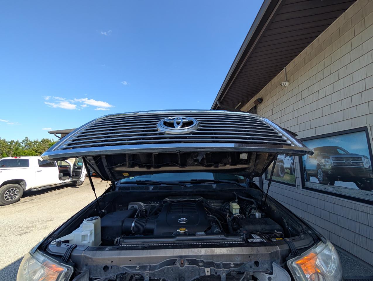 Toyota Tundra Limited CrewMax 4WD 2011