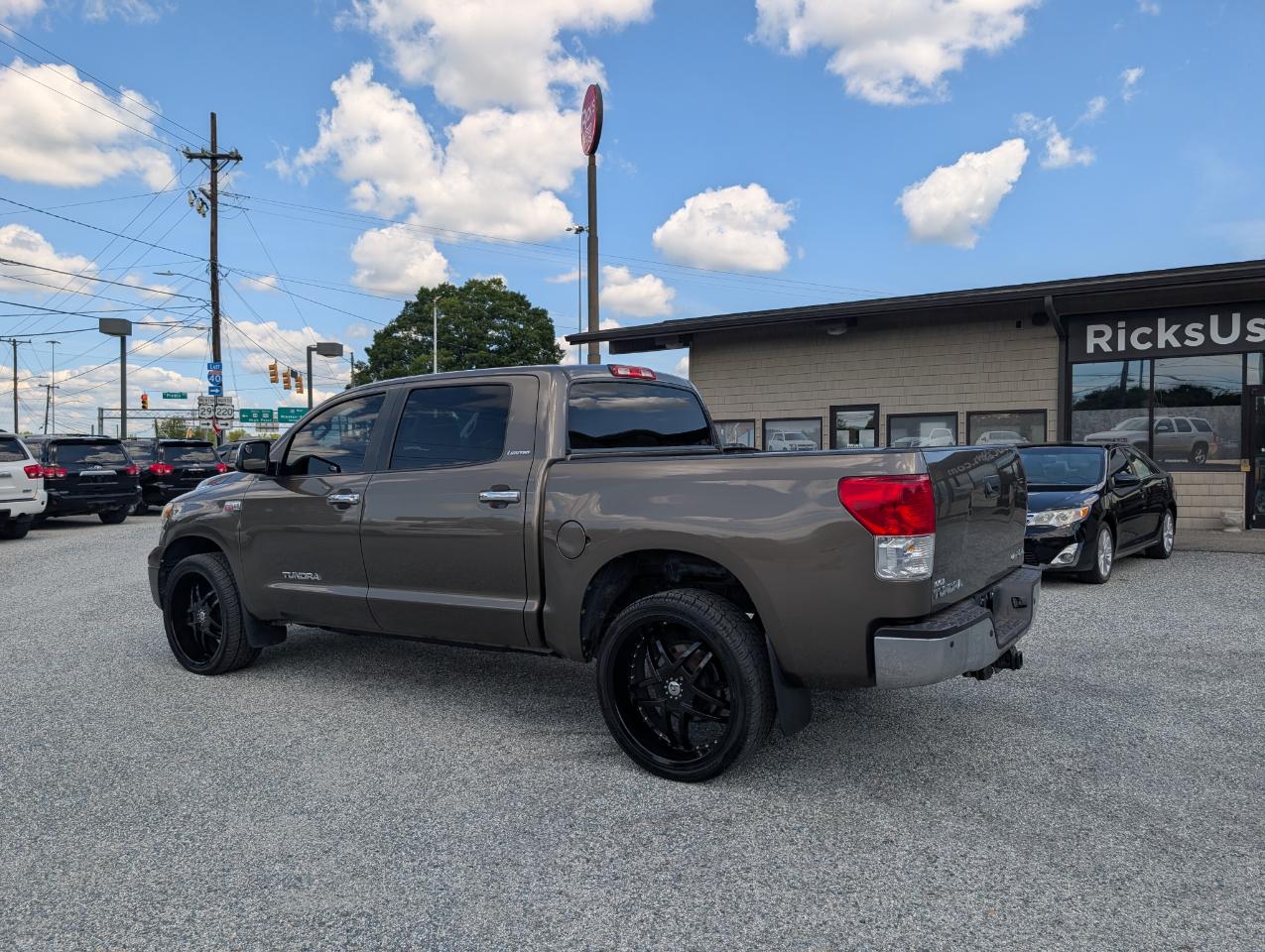 Toyota Tundra Limited CrewMax 4WD 2011