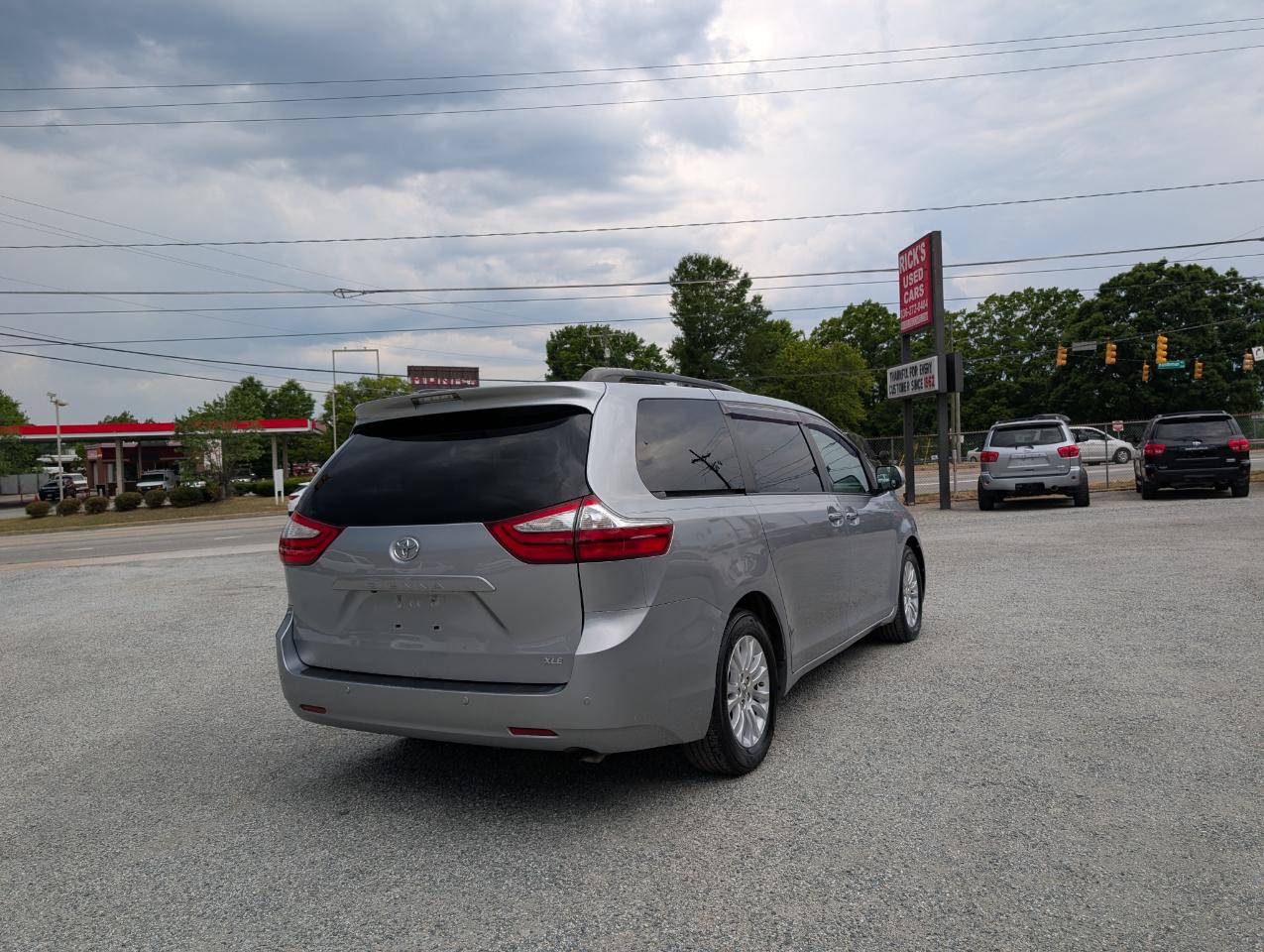 Toyota Sienna  2015