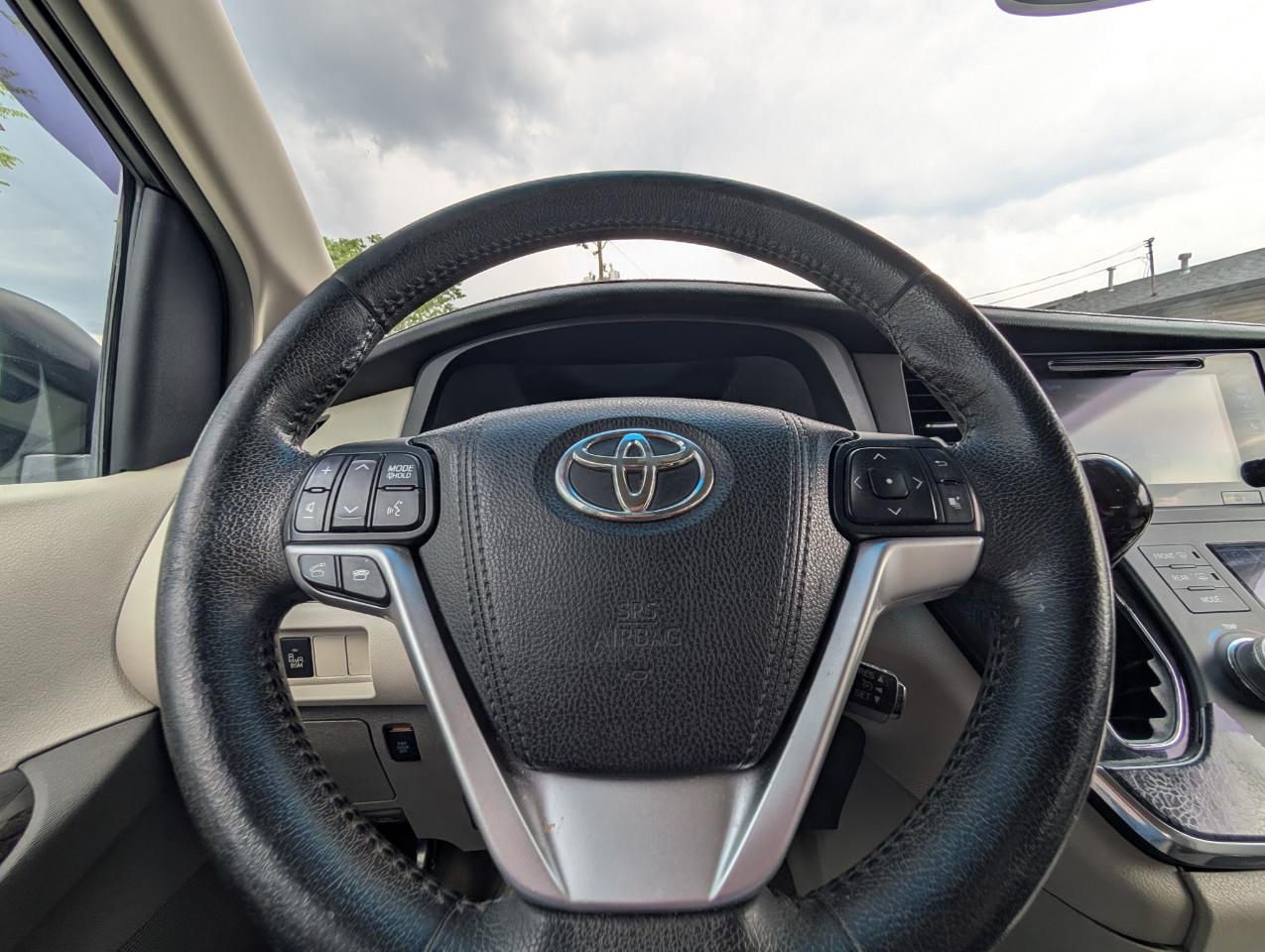 Toyota Sienna  2015