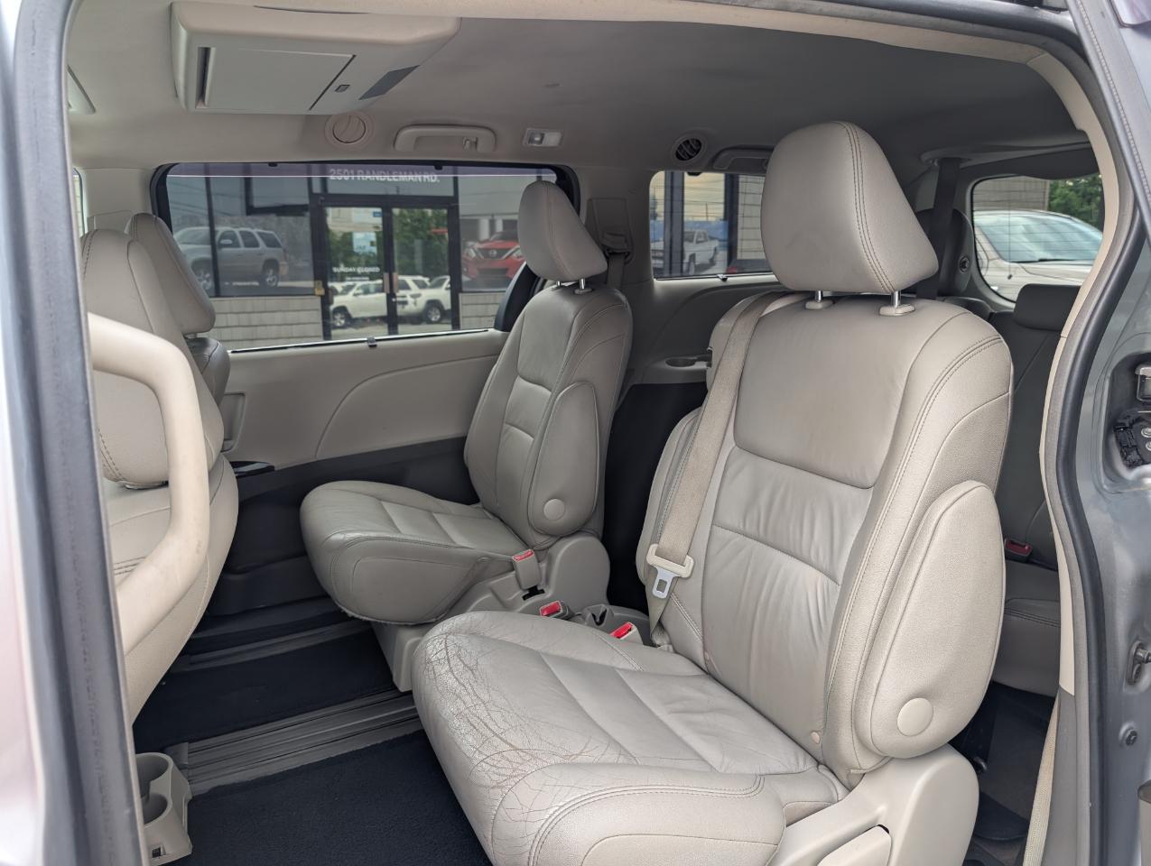 Toyota Sienna  2015