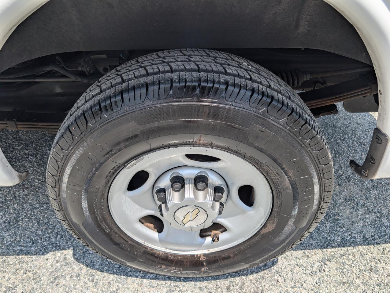 Chevrolet Express Passenger  2011