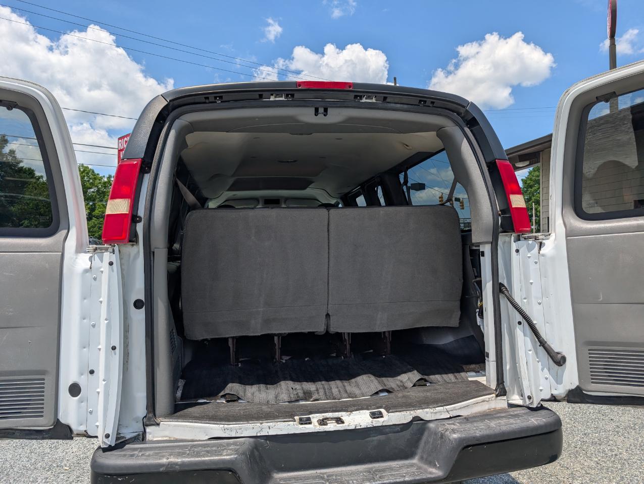 Chevrolet Express Passenger  2011