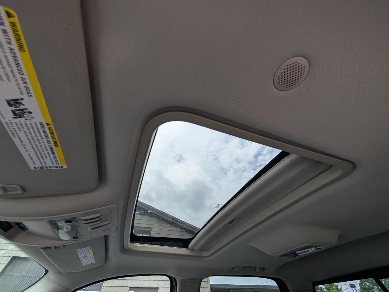 GMC Sierra 1500 SLT Crew Cab 4WD 2010