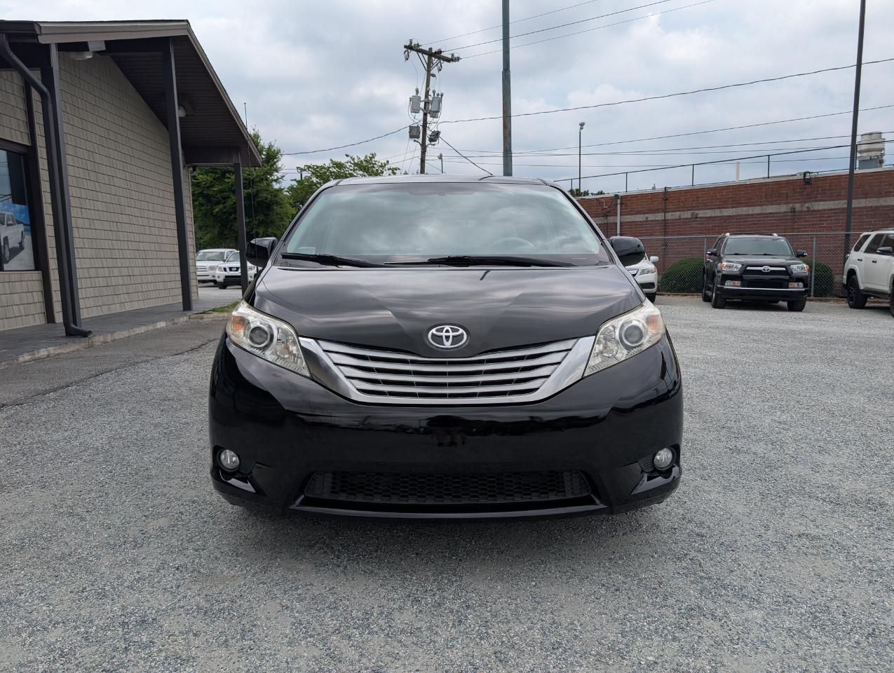 Toyota Sienna  2011