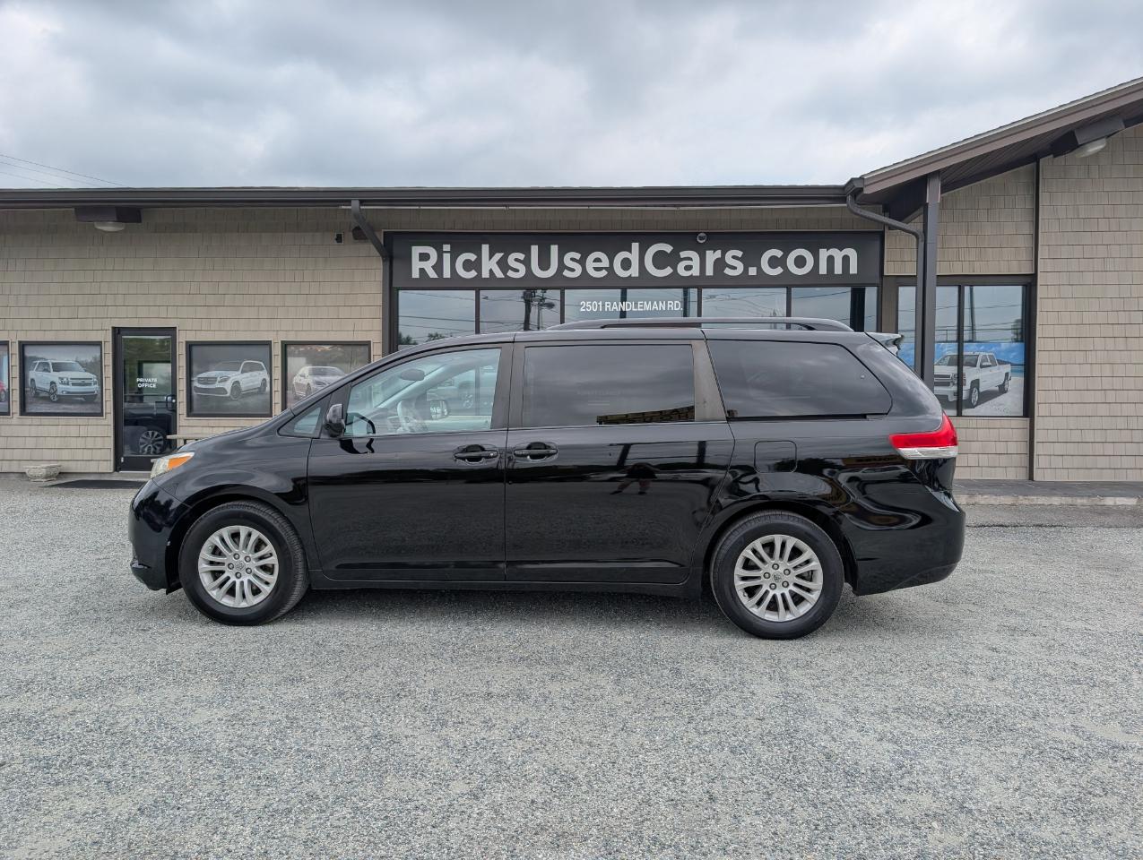 Toyota Sienna  2011