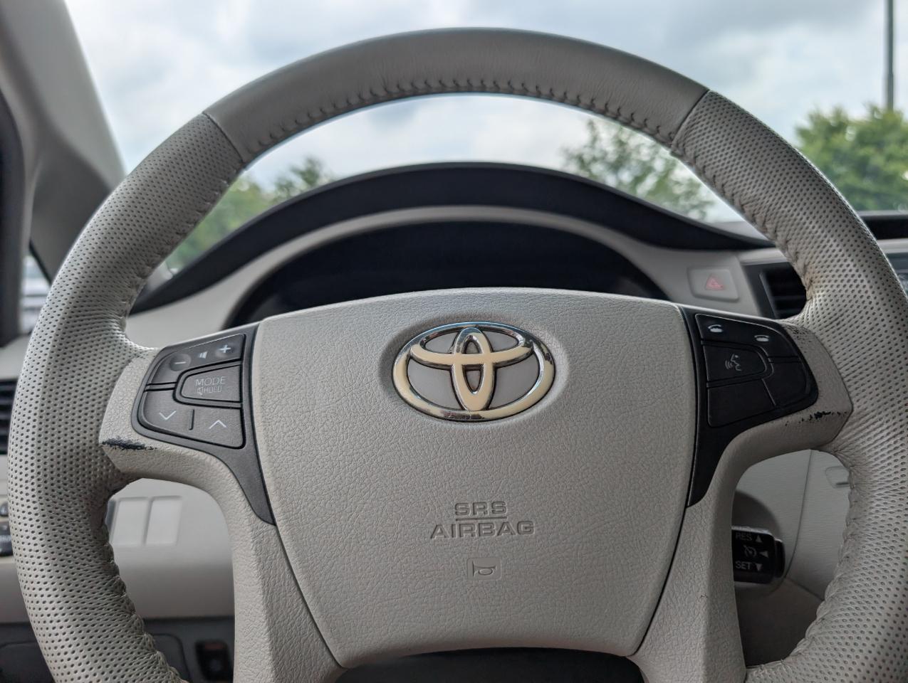 Toyota Sienna  2011