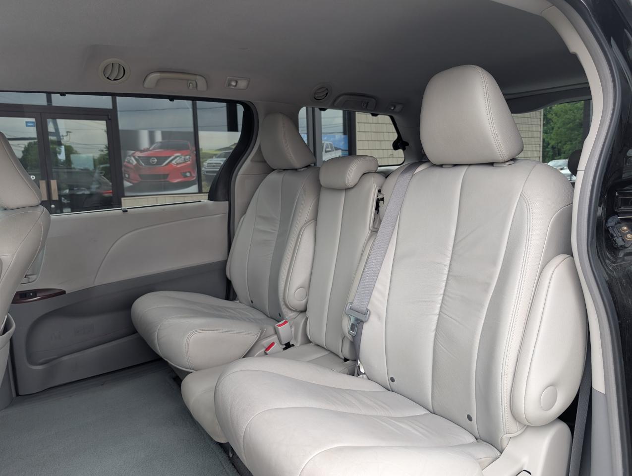 Toyota Sienna  2011