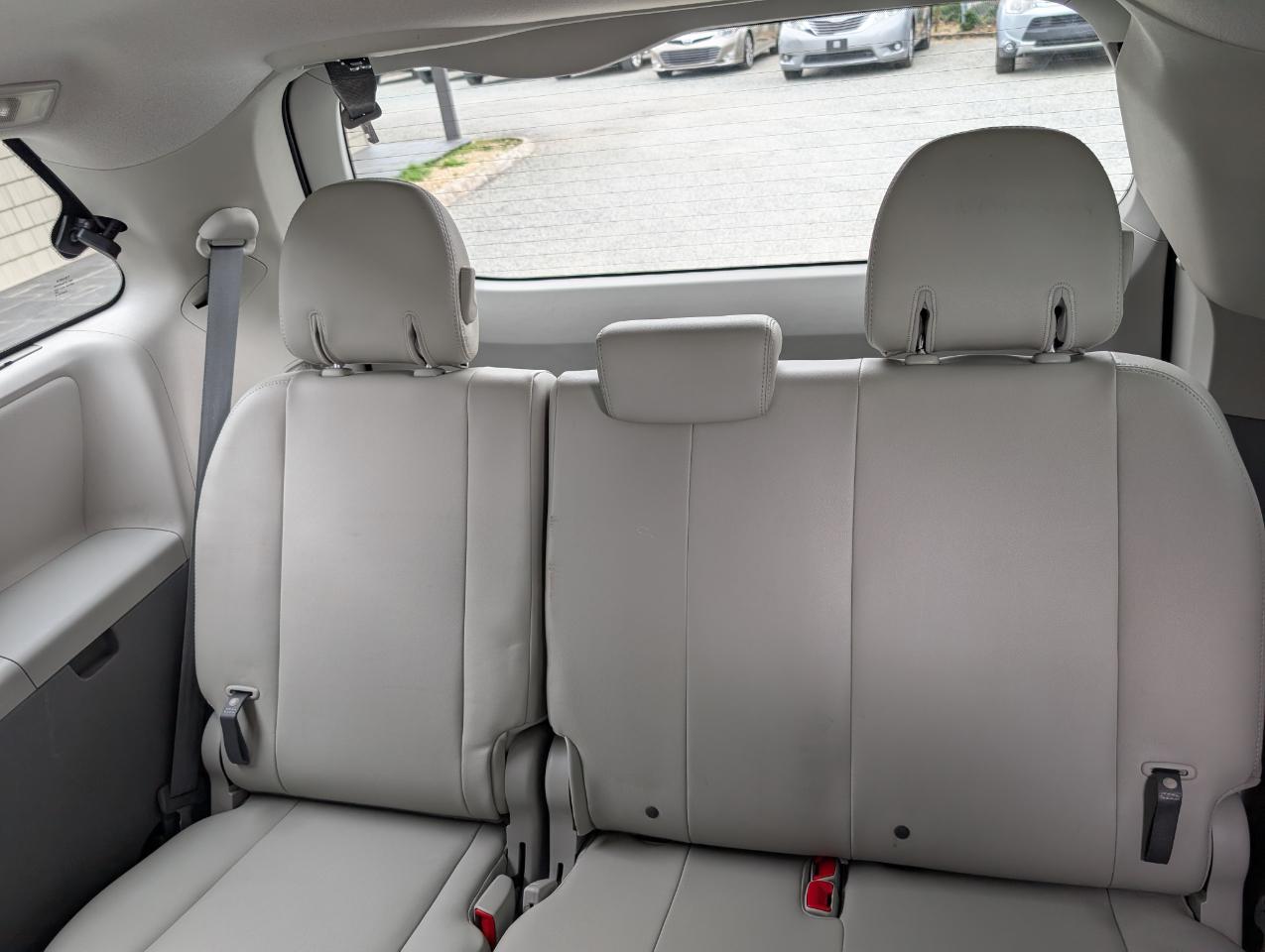 Toyota Sienna  2011