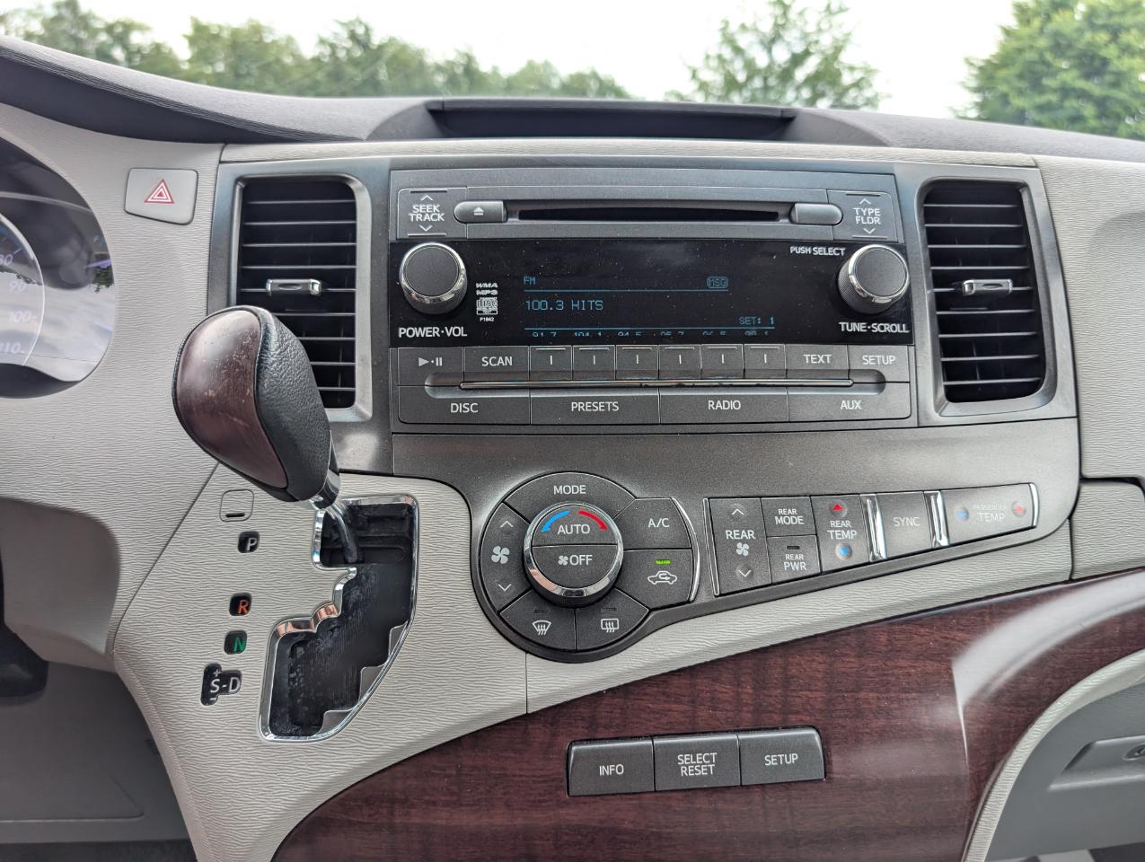 Toyota Sienna  2011