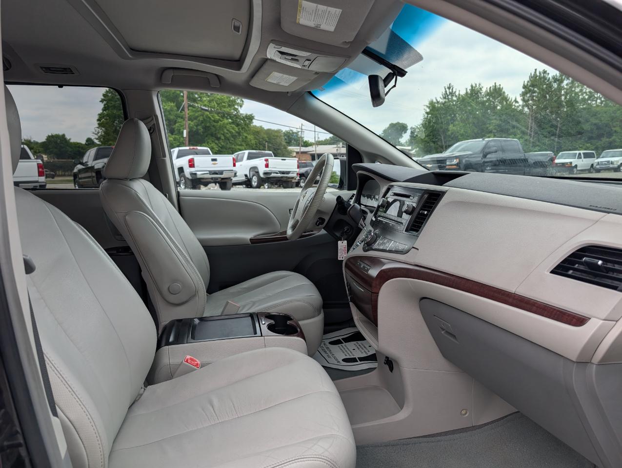 Toyota Sienna  2011