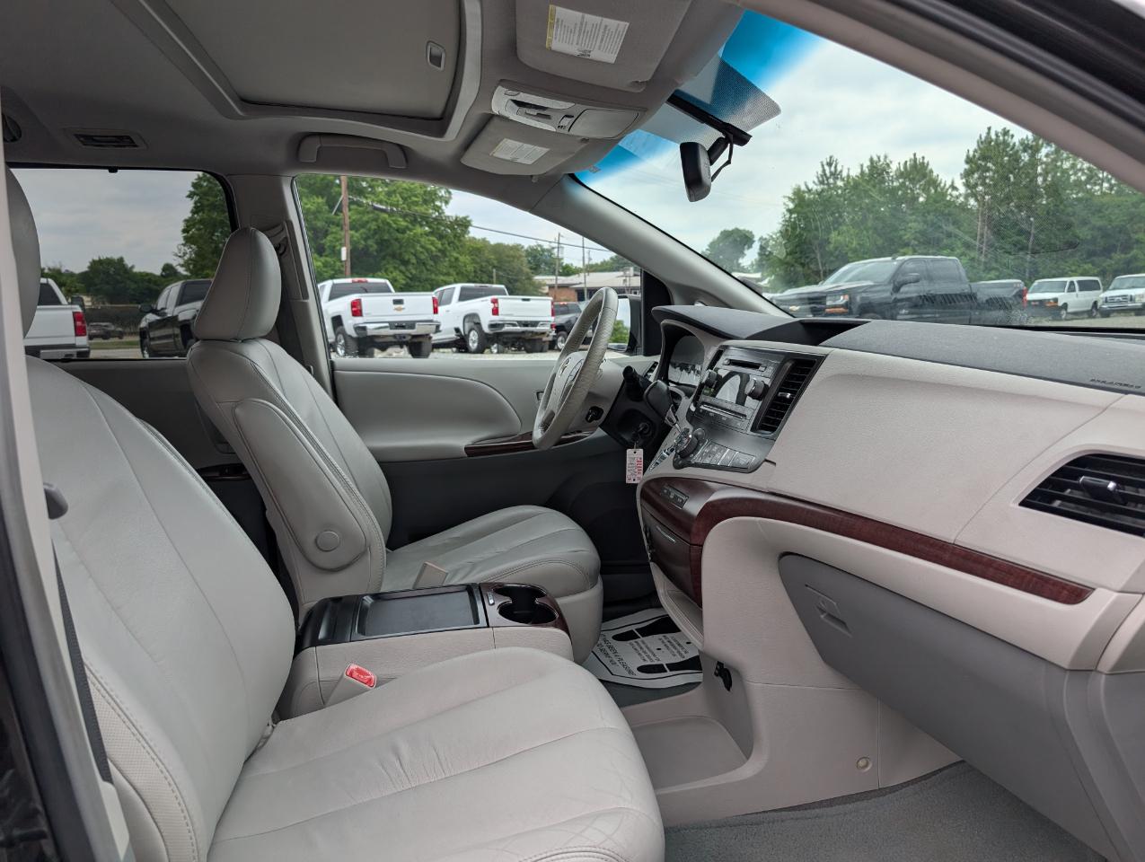 Toyota Sienna  2011