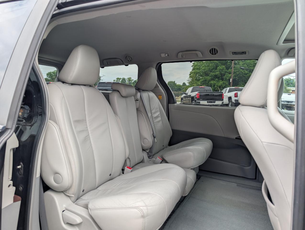 Toyota Sienna  2011