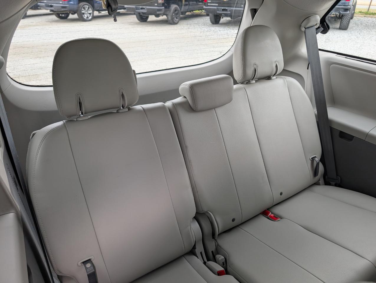 Toyota Sienna  2011
