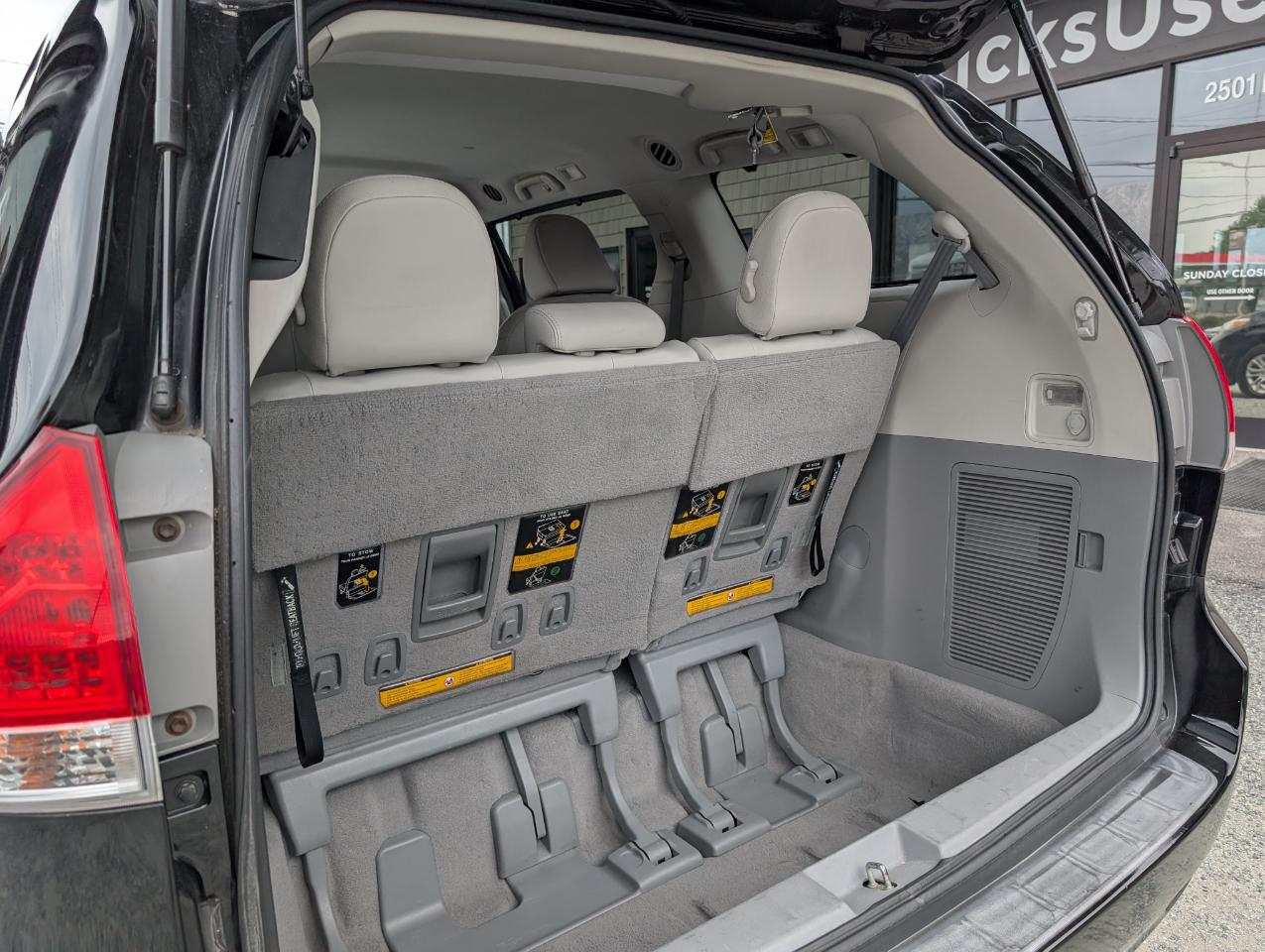 Toyota Sienna  2011