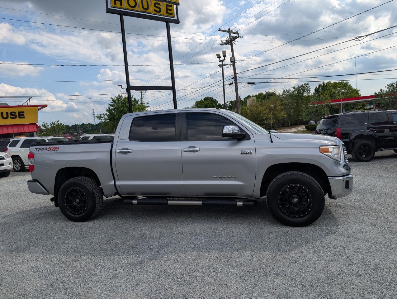 Toyota Tundra Limited CrewMax 4WD 2017