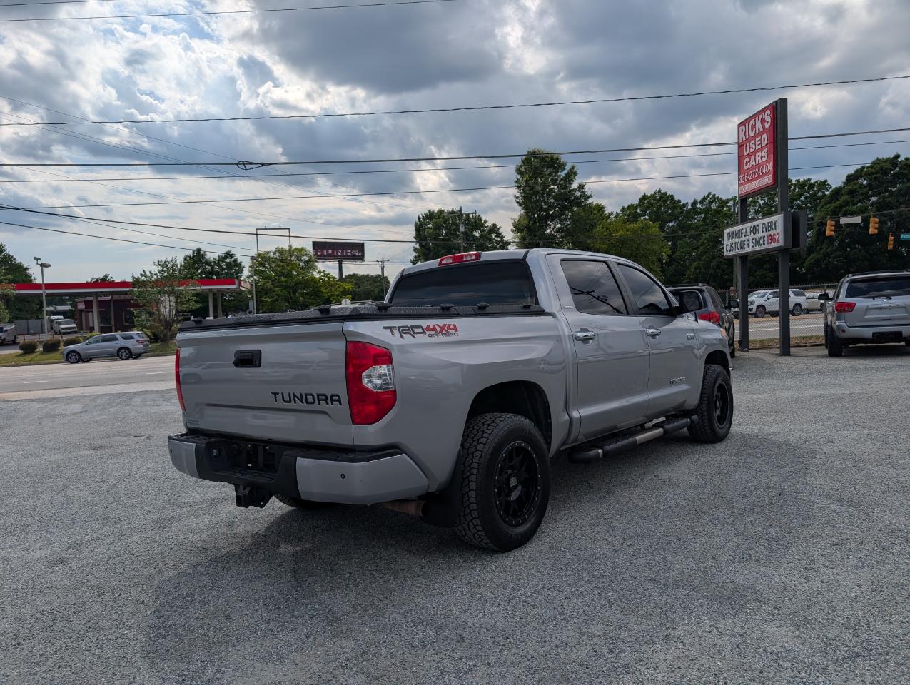 Toyota Tundra Limited CrewMax 4WD 2017