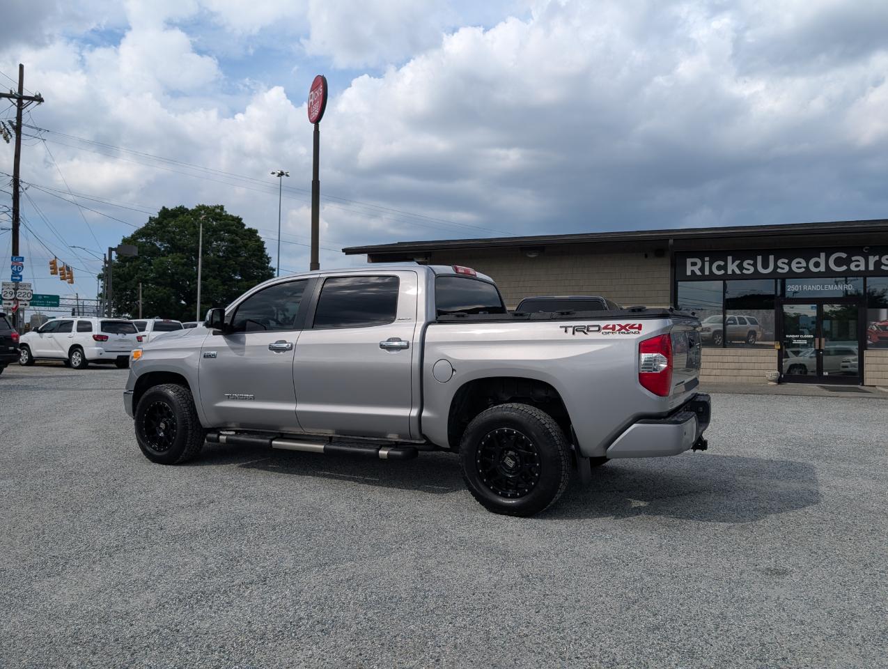 Toyota Tundra Limited CrewMax 4WD 2017