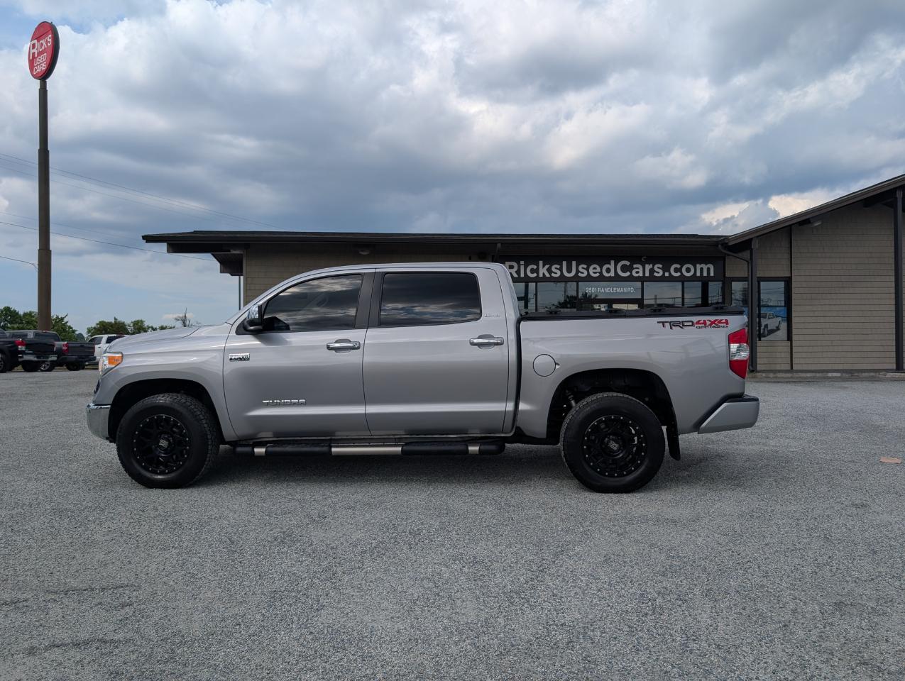 Toyota Tundra Limited CrewMax 4WD 2017