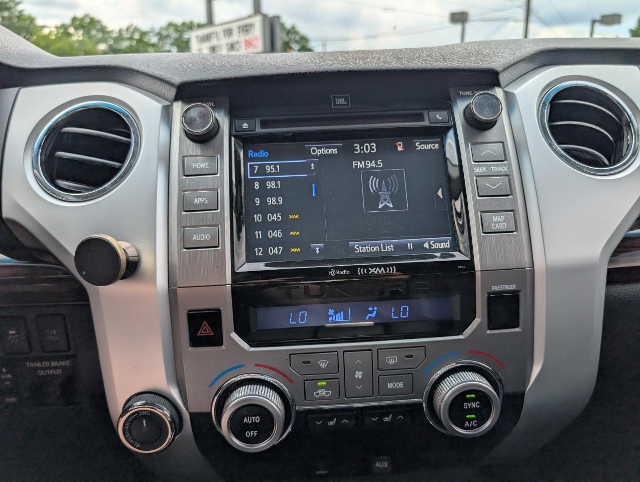 Toyota Tundra Limited CrewMax 4WD 2017