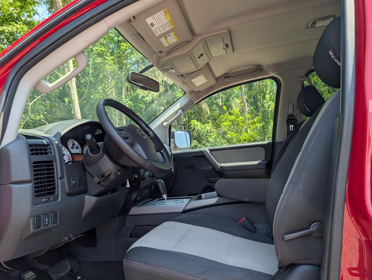 Nissan Titan PRO-4X Crew Cab 4WD 2012