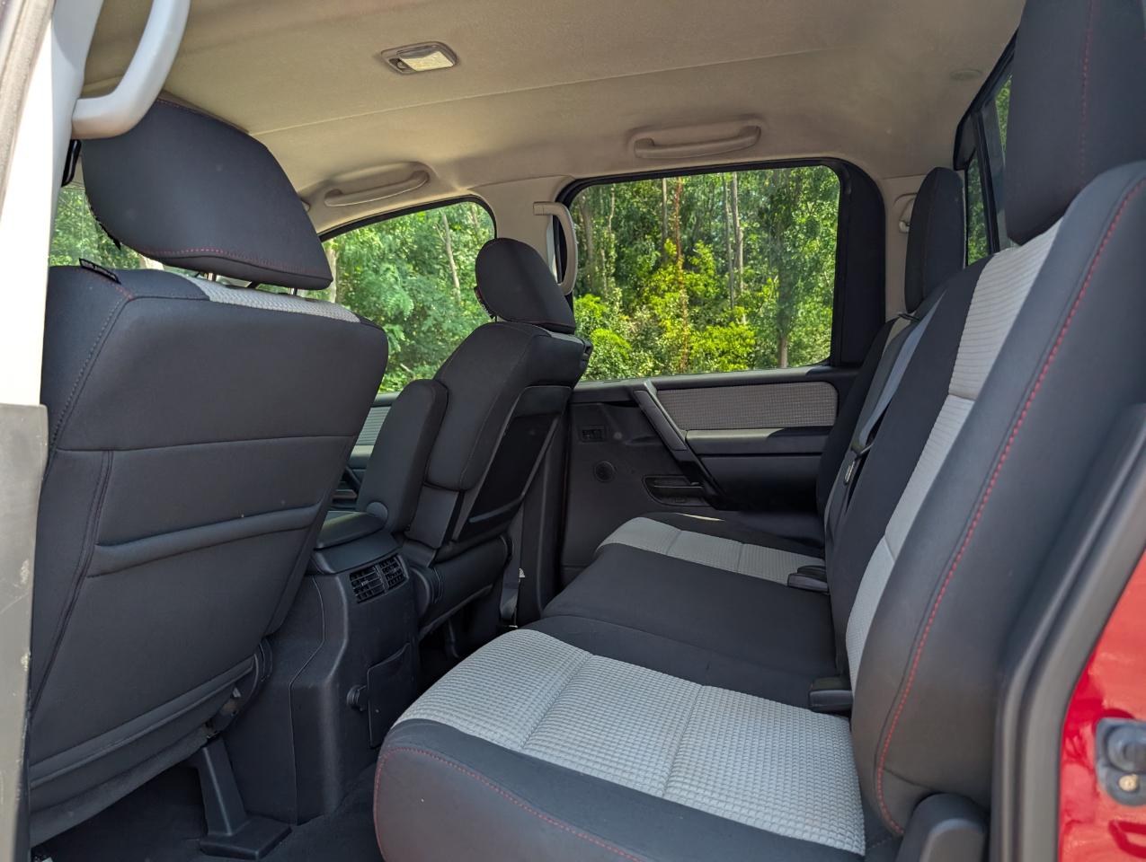Nissan Titan PRO-4X Crew Cab 4WD 2012