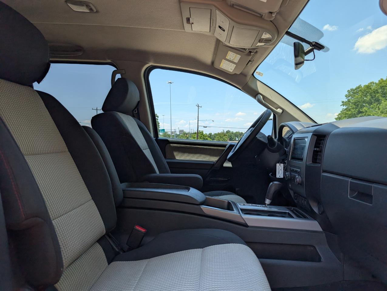 Nissan Titan PRO-4X Crew Cab 4WD 2012