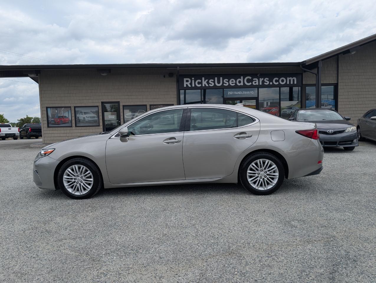 Lexus ES  2017