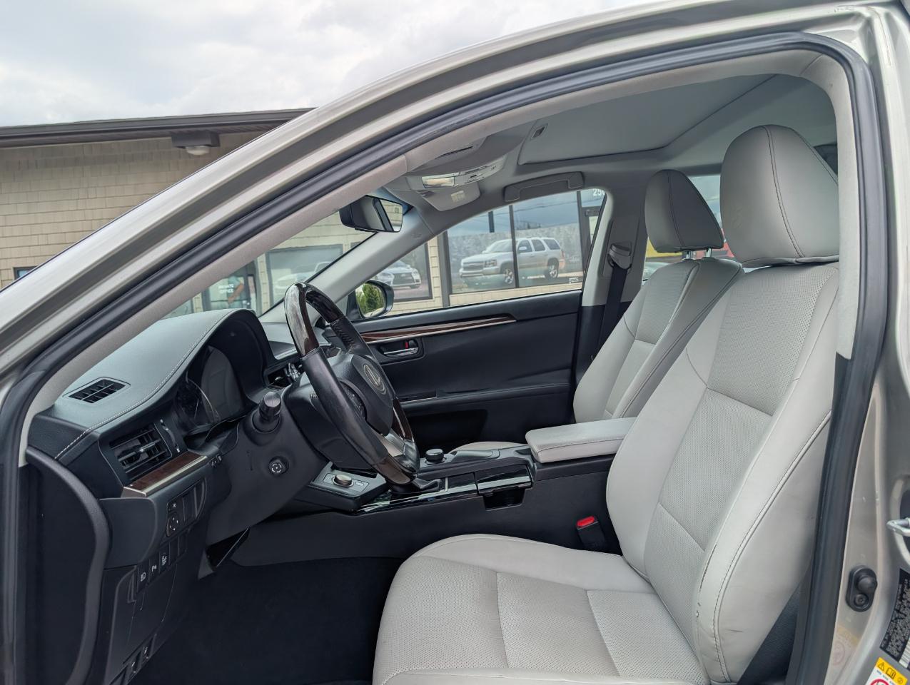 Lexus ES  2017