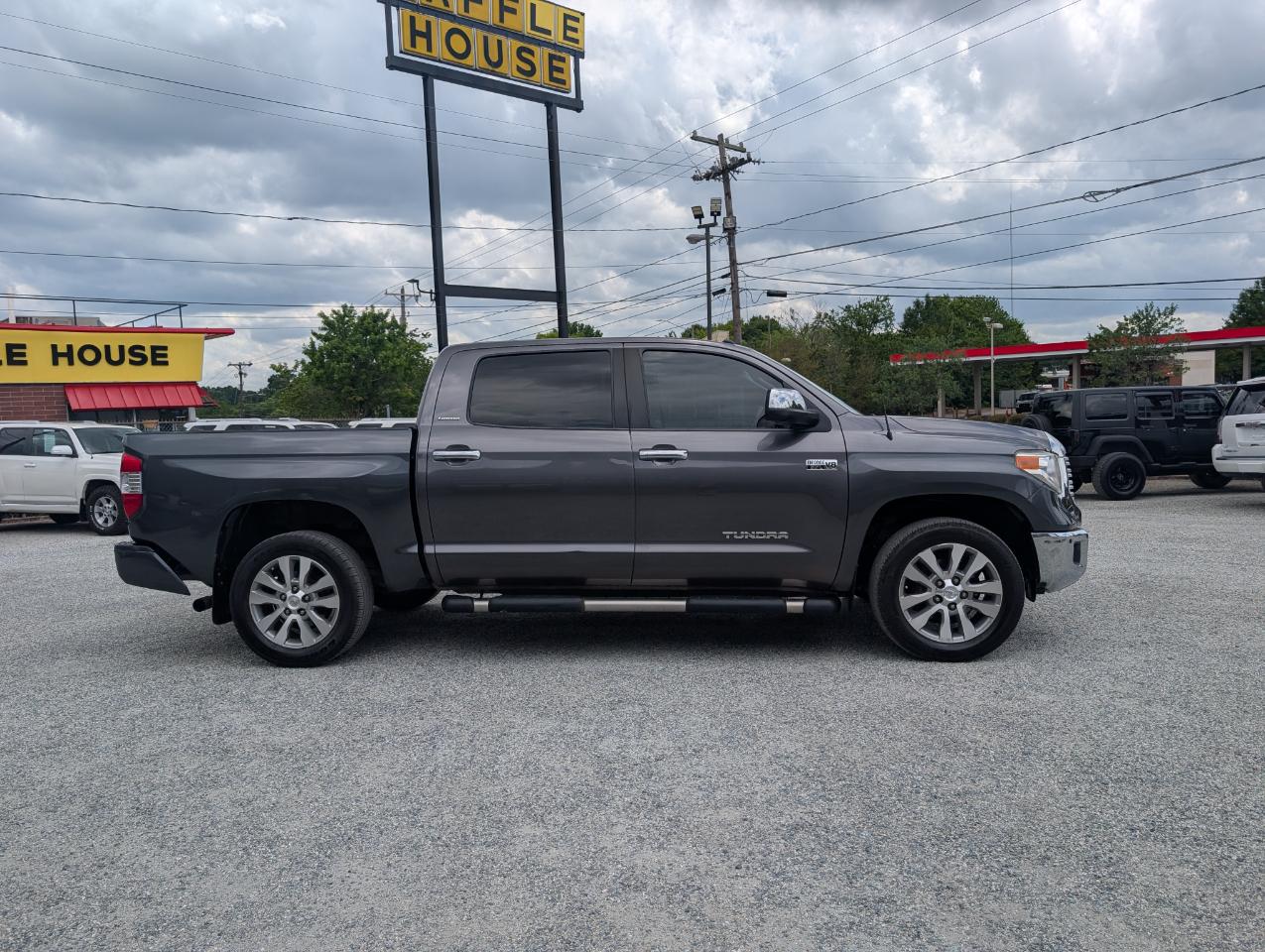 Toyota Tundra  2017