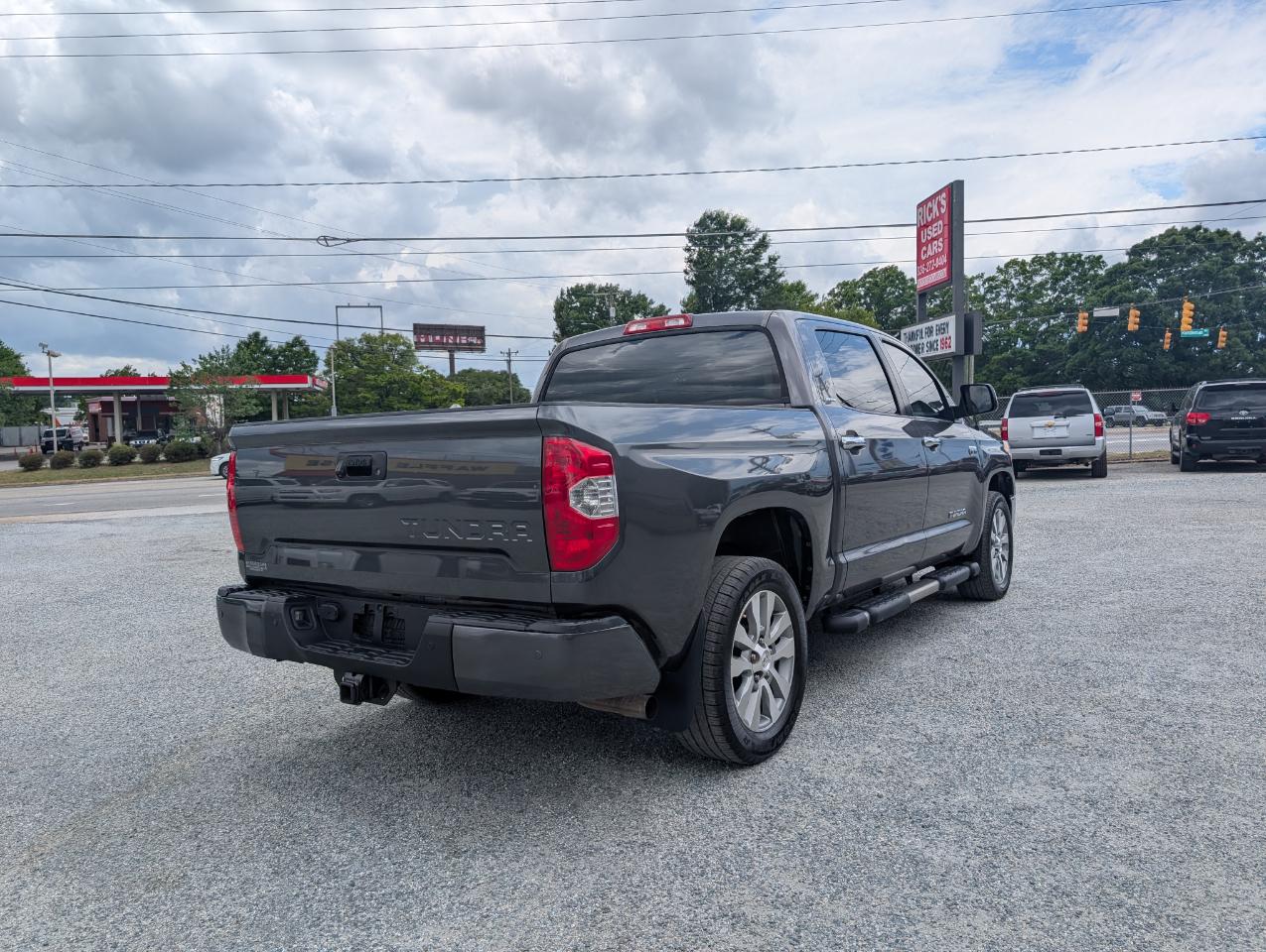 Toyota Tundra  2017