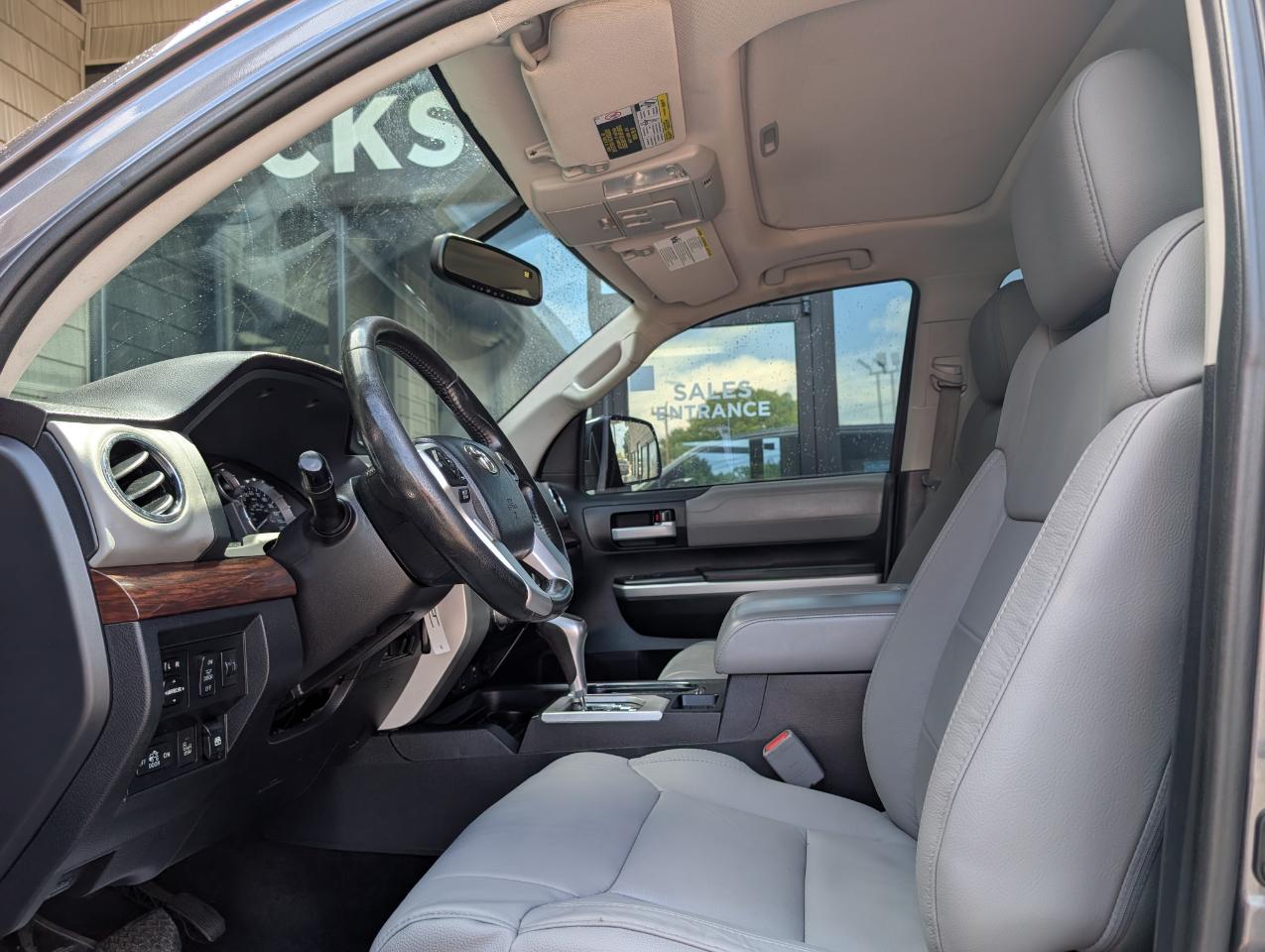 Toyota Tundra  2017