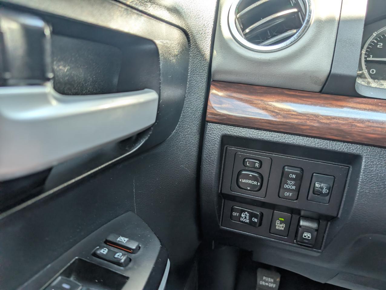 Toyota Tundra  2017