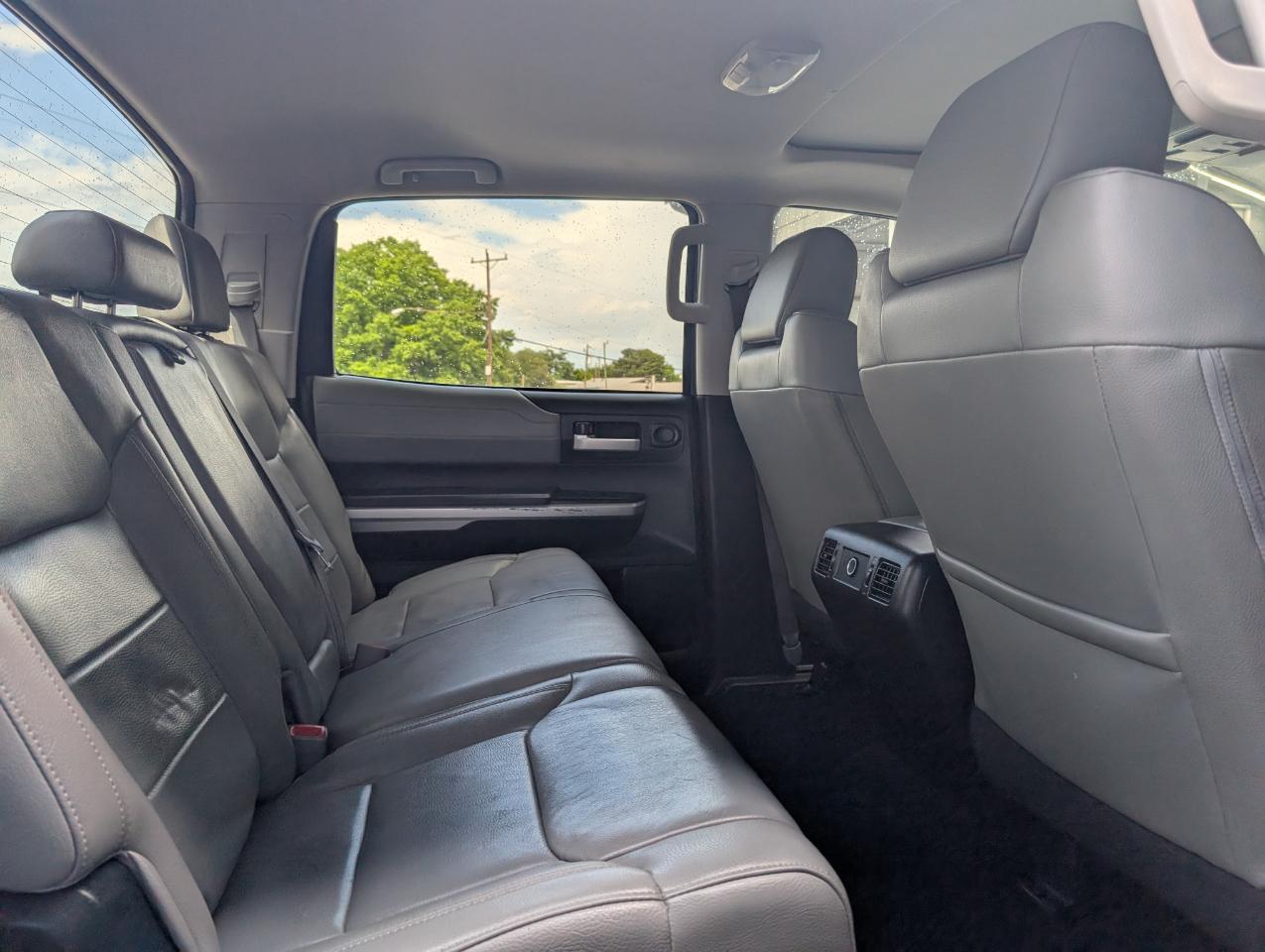 Toyota Tundra  2017