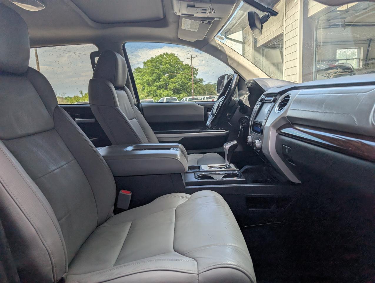 Toyota Tundra  2017
