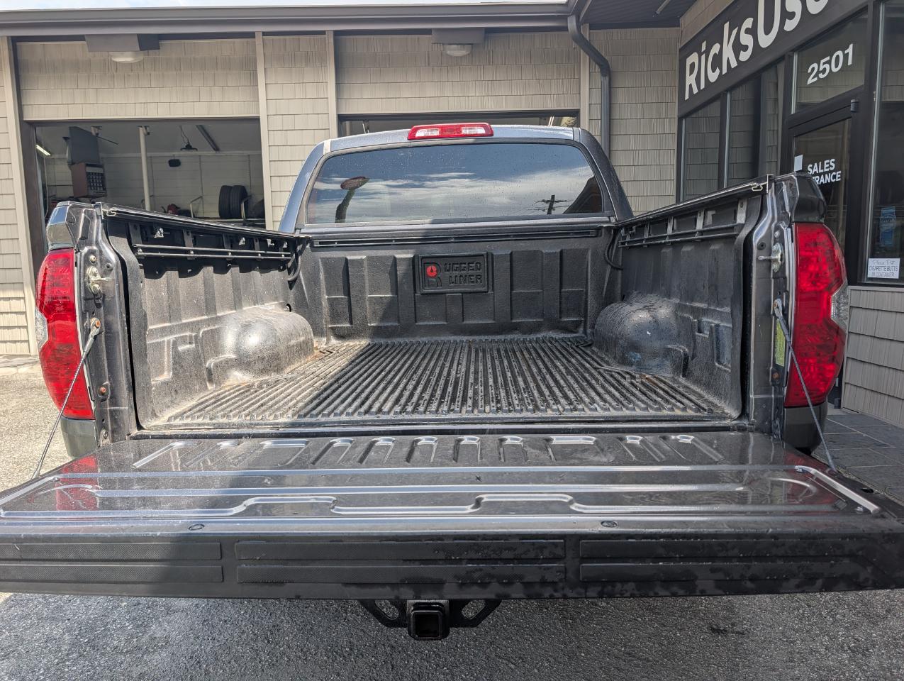 Toyota Tundra  2017