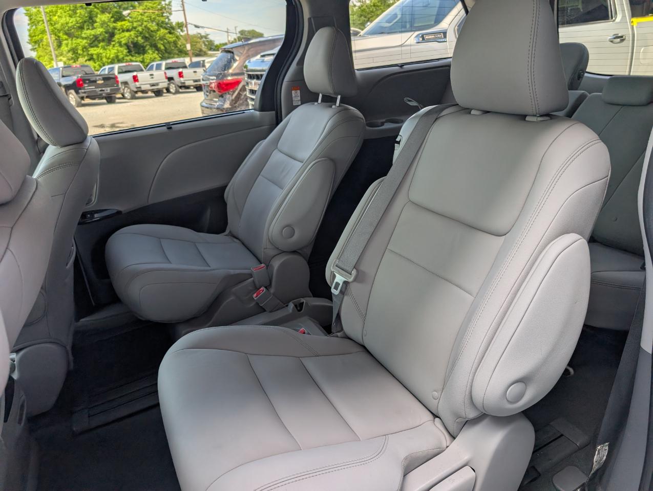 Toyota Sienna Limited Premium 7-Passenger 2020