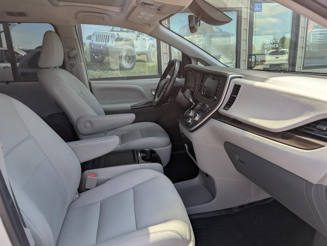 Toyota Sienna Limited Premium 7-Passenger 2020