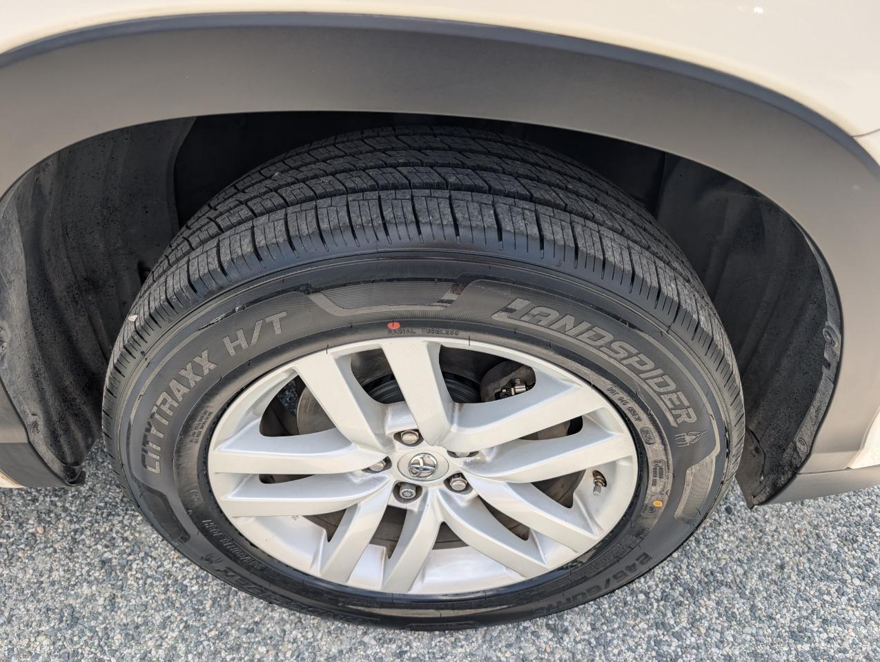 Toyota Highlander LE 2014