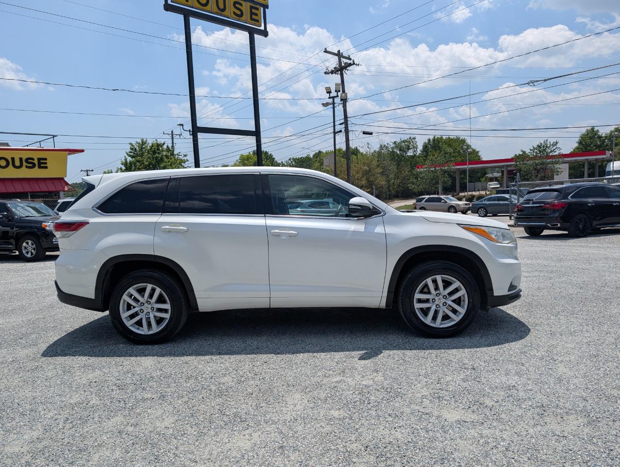 Toyota Highlander LE 2014