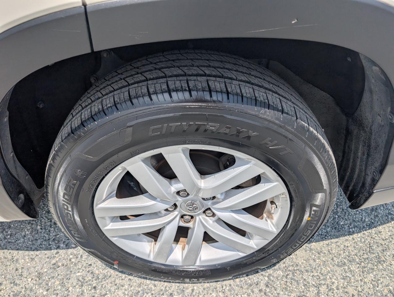 Toyota Highlander LE 2014