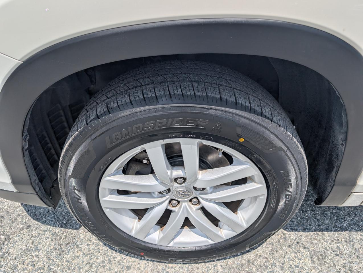 Toyota Highlander LE 2014