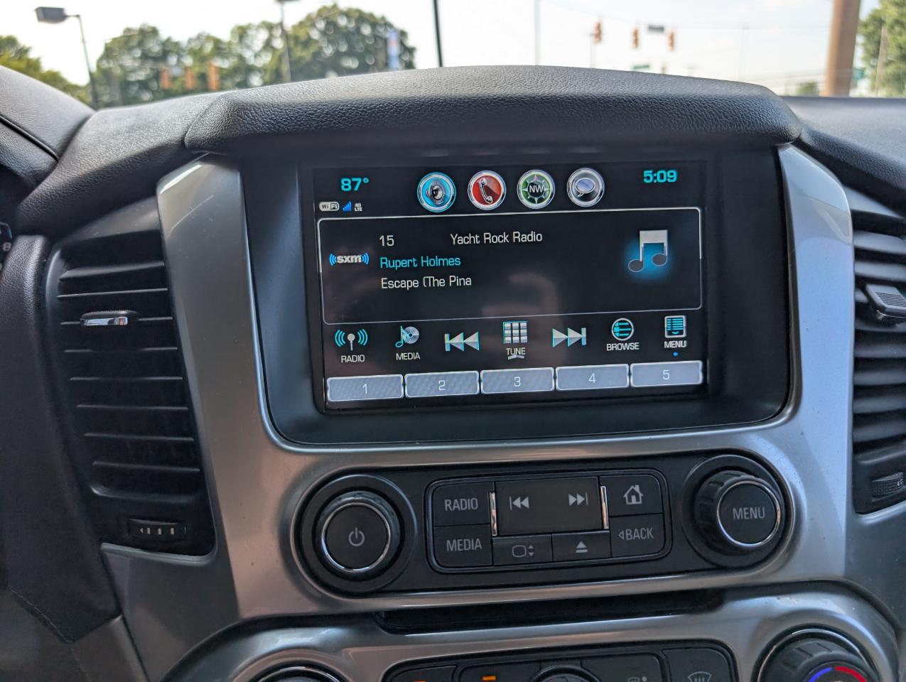 Chevrolet Suburban LS 2018